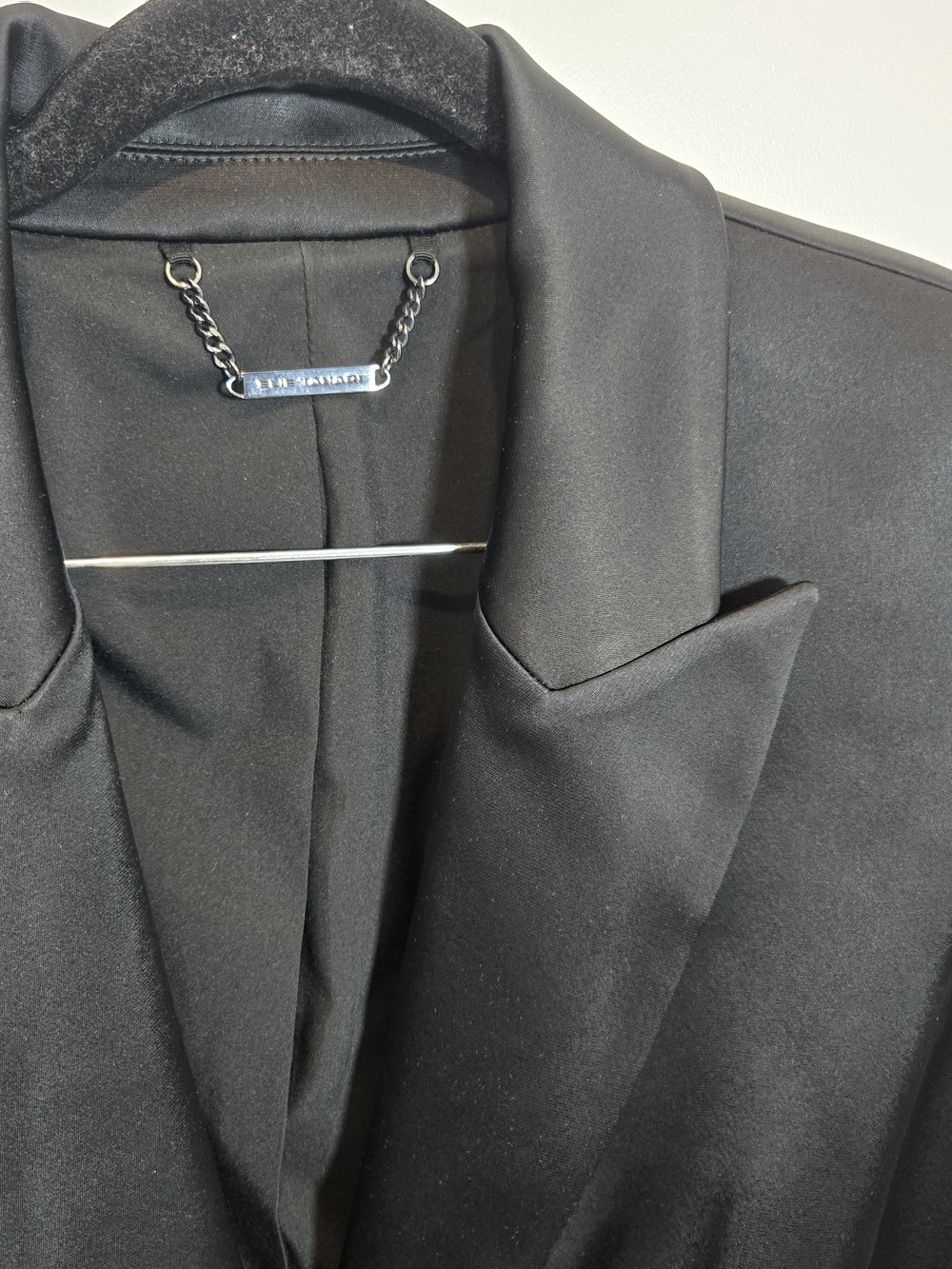 Elie Tahari Black Satin-Lapel Women's Blazer - Picture 4 of 6